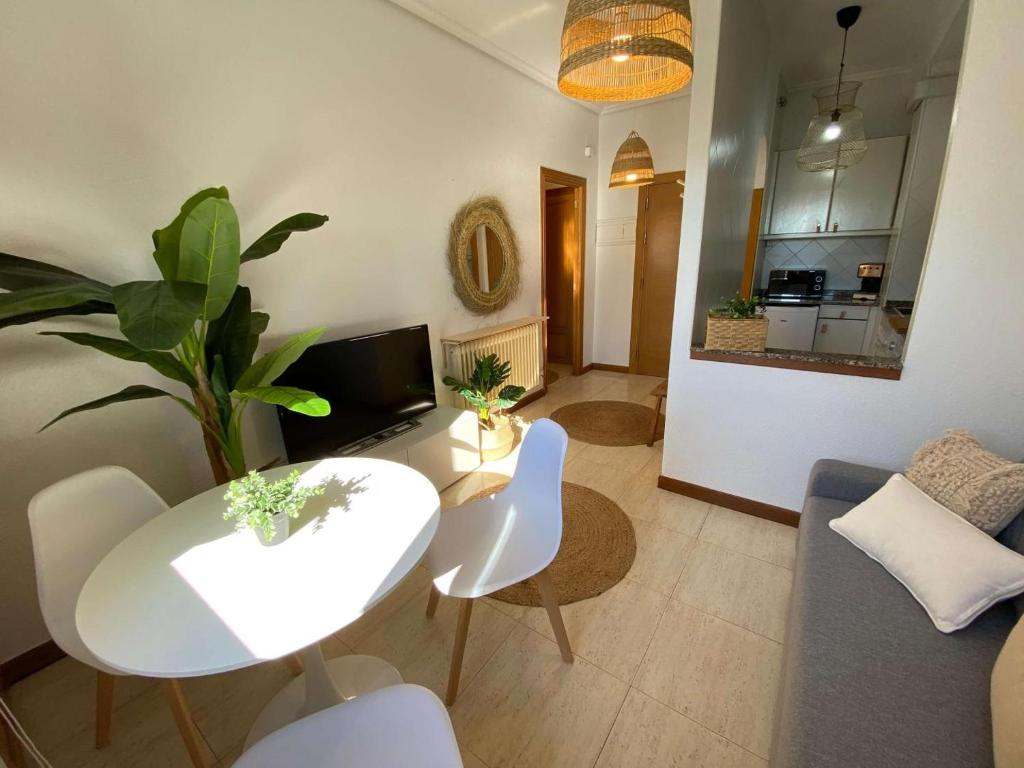 Salón comedor con cocina abierta