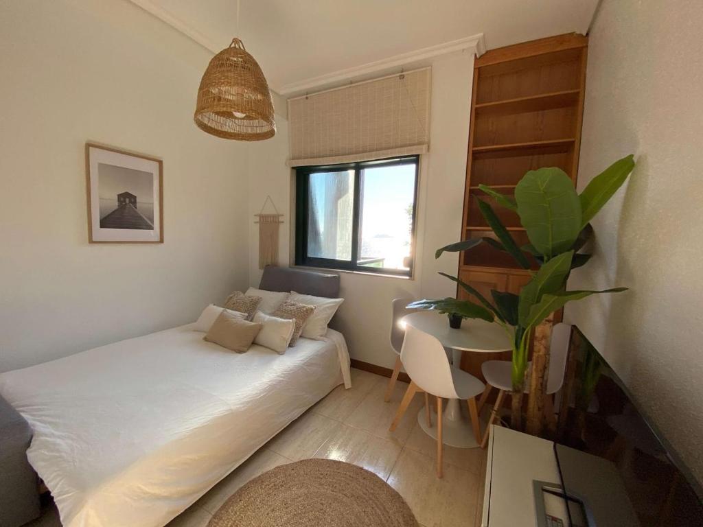 Salón con sofá cama montado